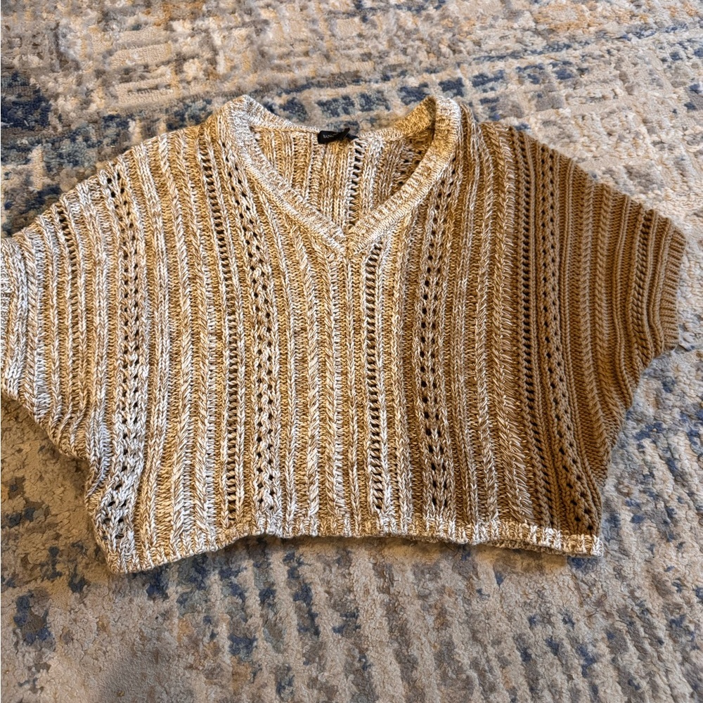 Banana Republic Tan and Cream V-Neck Crop top Sweater